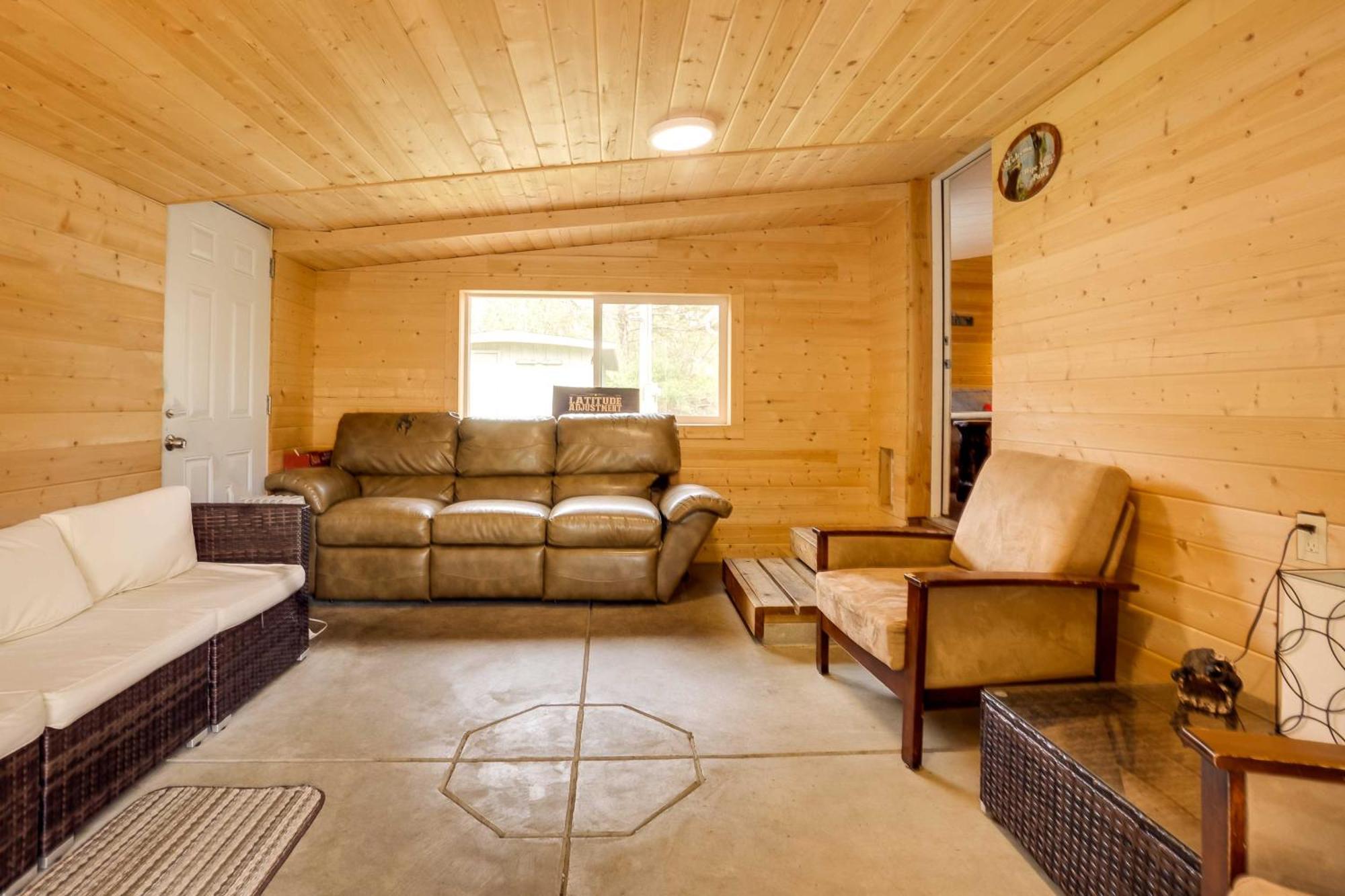 Brookings Home With Deck, Half Mi To Harris Beach! Exterior photo